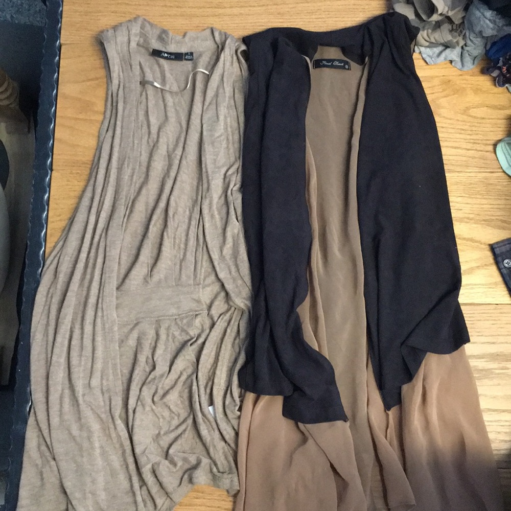 Bundle of 2 sleeveless dusters